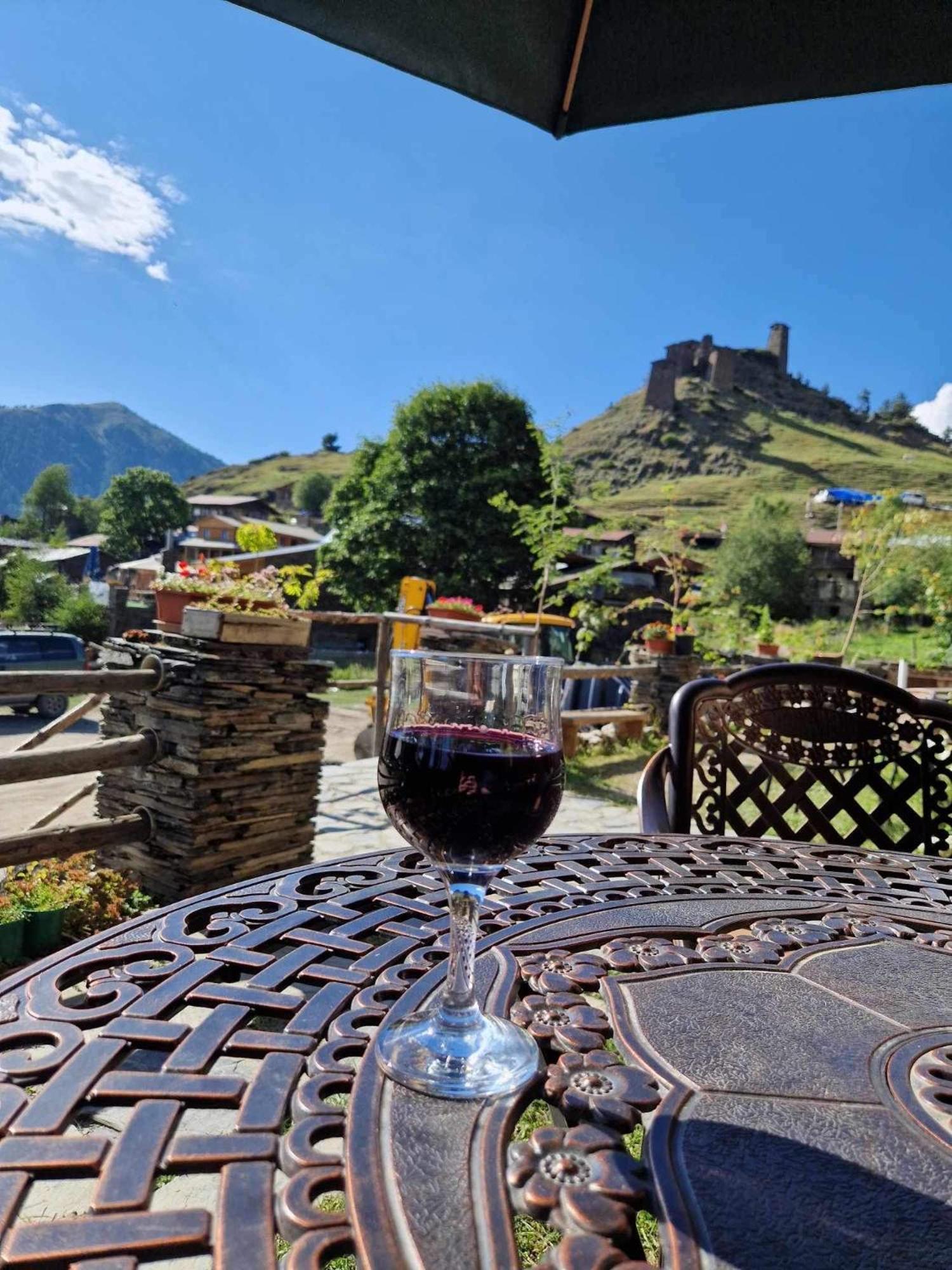 Guesthouse Lasharai Omalo Екстериор снимка