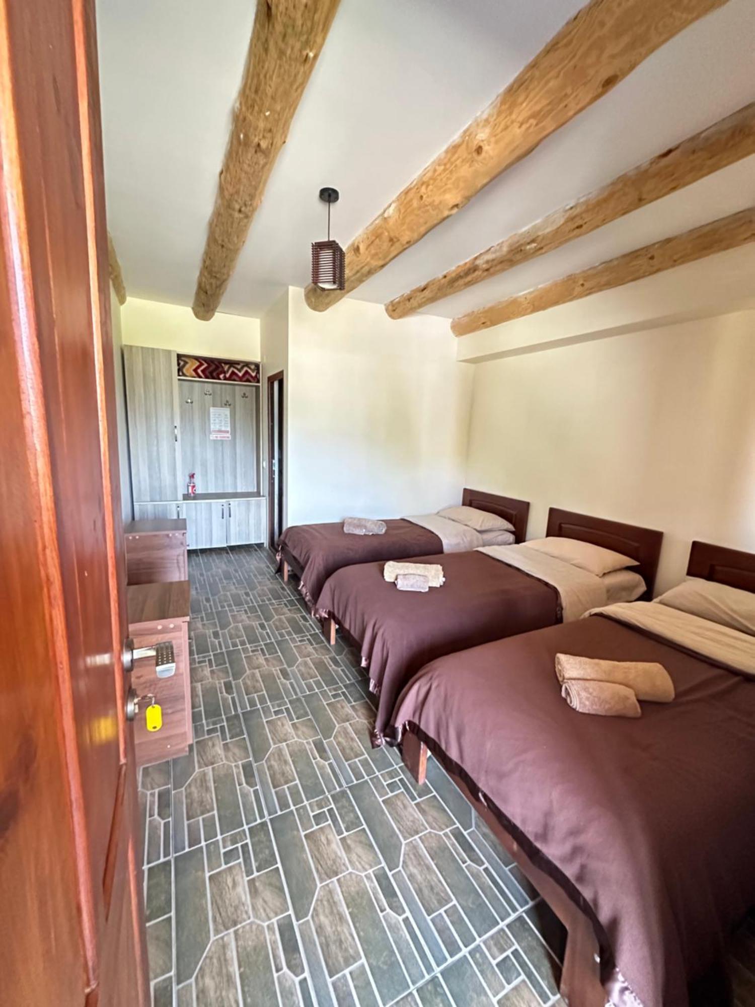 Guesthouse Lasharai Omalo Екстериор снимка