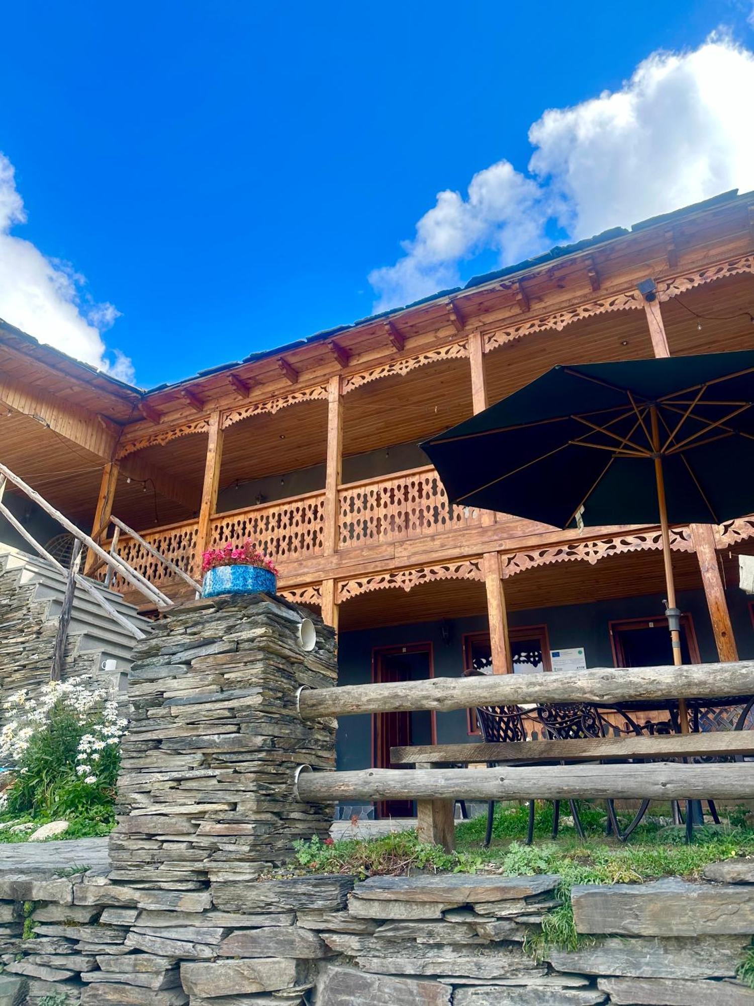 Guesthouse Lasharai Omalo Екстериор снимка