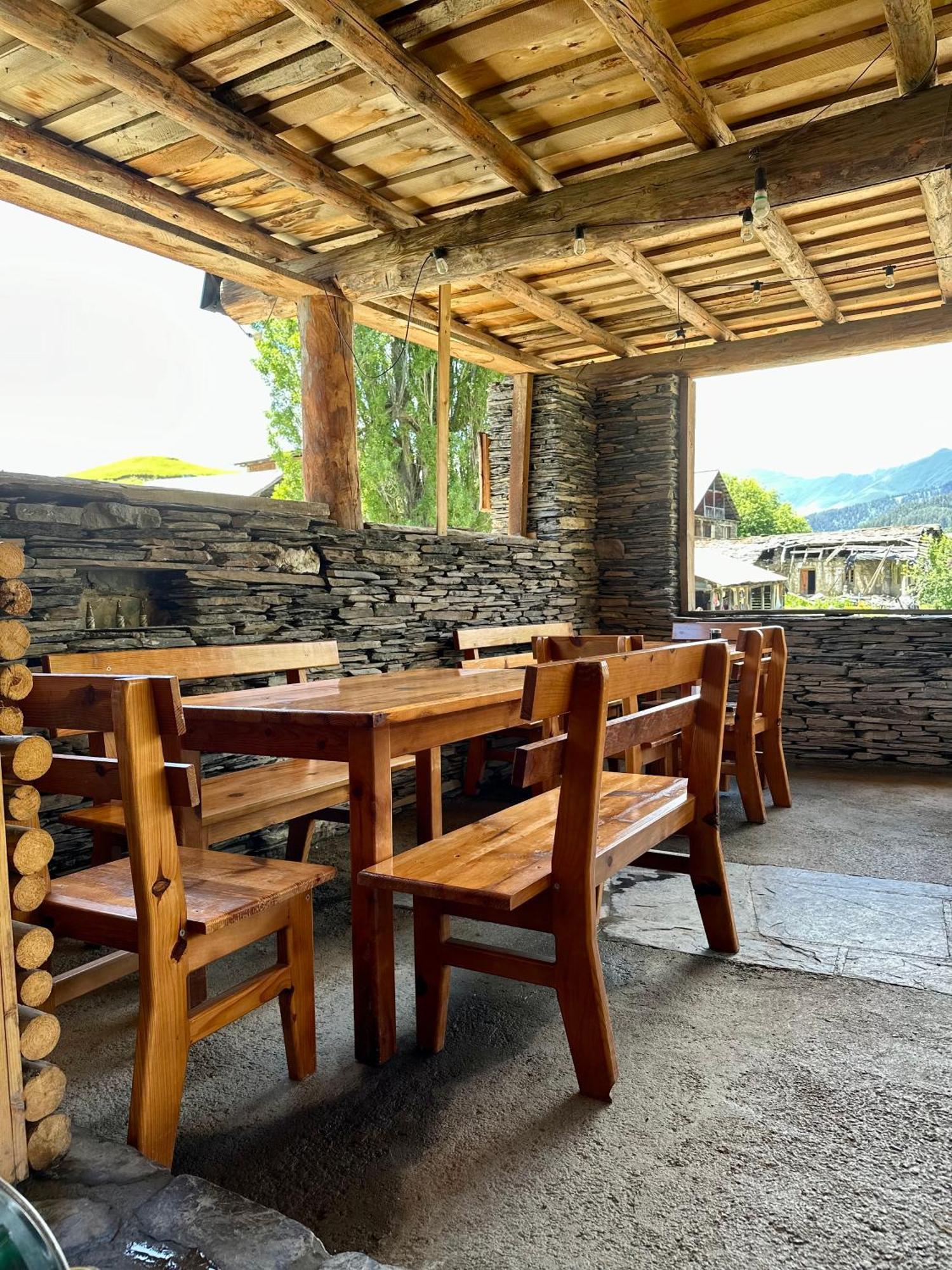 Guesthouse Lasharai Omalo Екстериор снимка