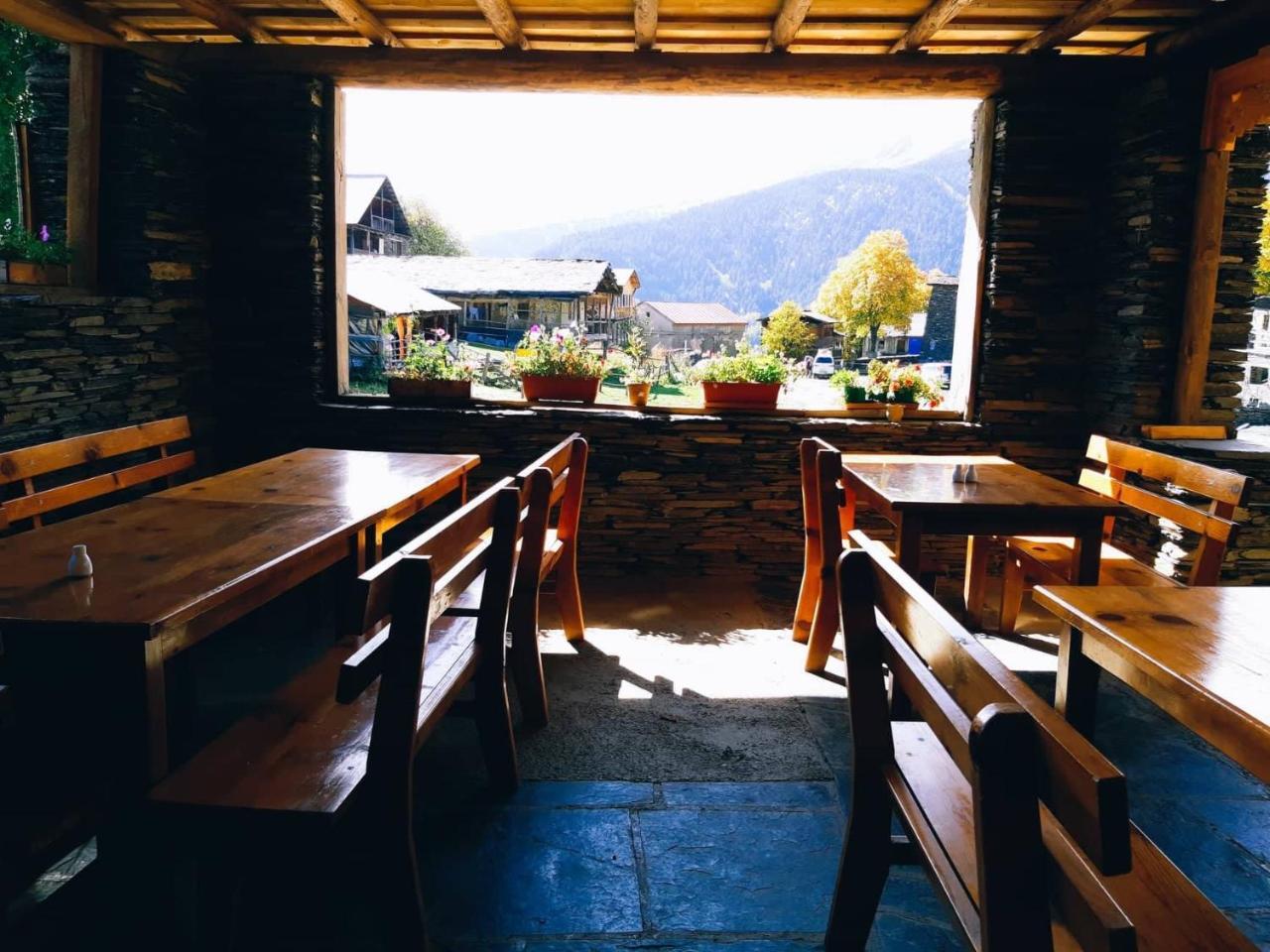 Guesthouse Lasharai Omalo Екстериор снимка
